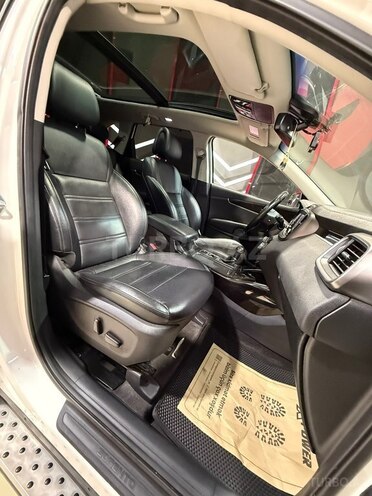 Kia Sorento-14