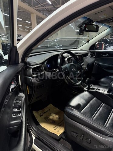 Kia Sorento-12