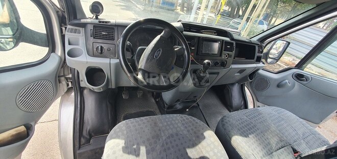 Ford Transit-8