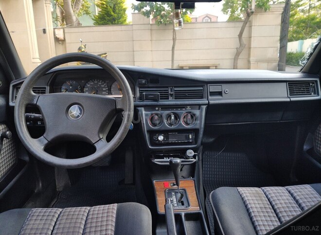 Mercedes 190-2
