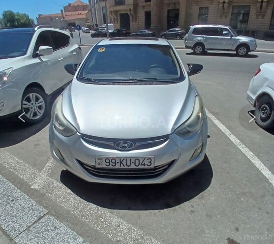 Hyundai Elantra-1