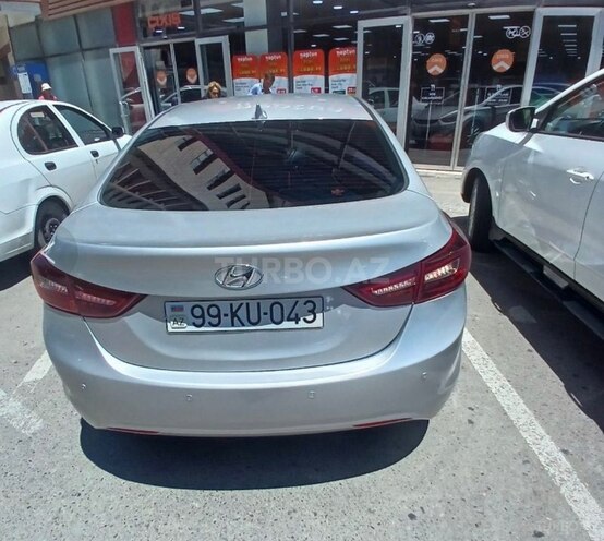 Hyundai Elantra-2