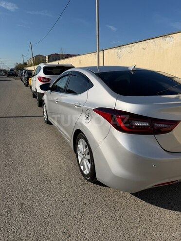 Hyundai Elantra-5