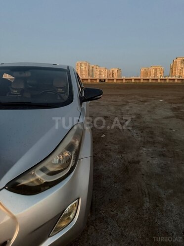 Hyundai Elantra-3