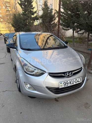 Hyundai Elantra-11