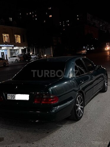 Mercedes E 270-2