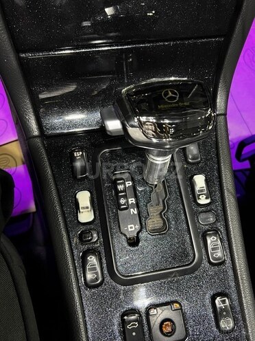 Mercedes E 270-4