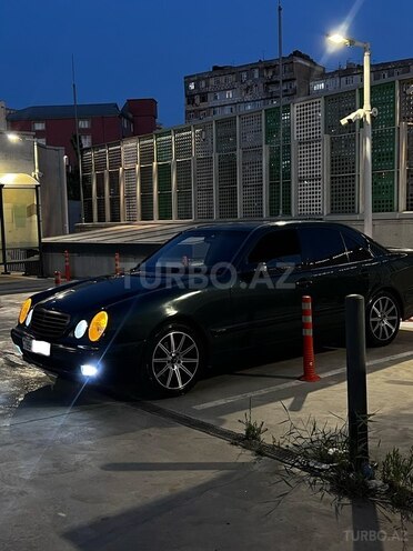 Mercedes E 270-9