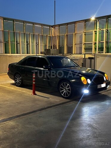 Mercedes E 270-11