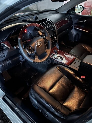 Toyota Camry-13
