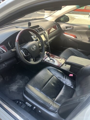 Toyota Camry-12