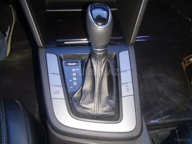 Hyundai Avante-9