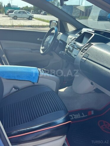 Toyota Prius-12