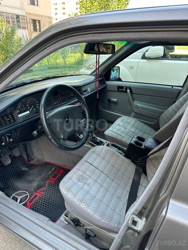 Mercedes 190-12