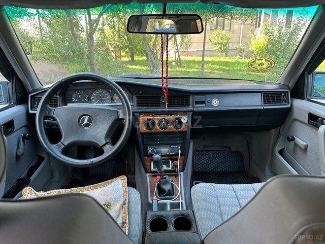 Mercedes 190-11