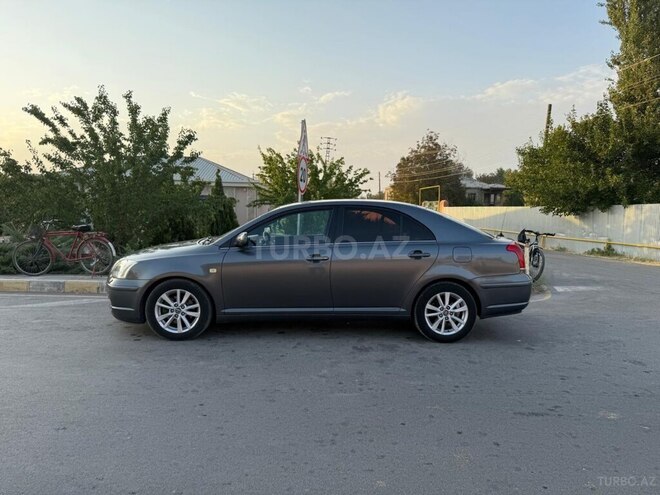 Toyota Avensis-10