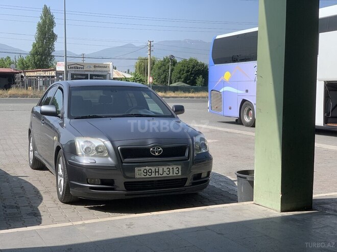 Toyota Avensis-1