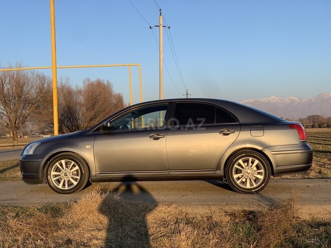 Toyota Avensis-11