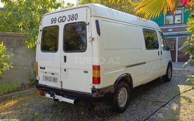 Ford Transit-3