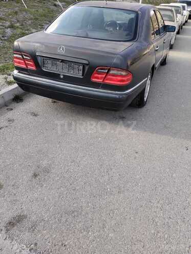 Mercedes E 220-2