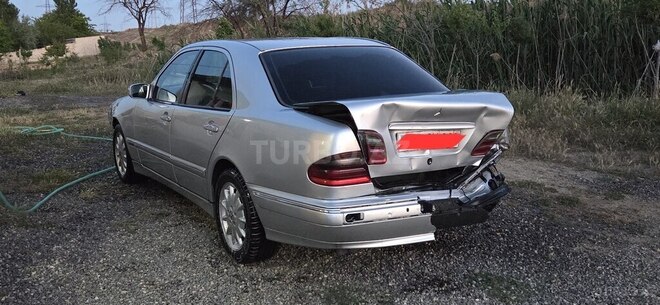 Mercedes E 220-10