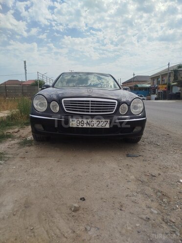 Mercedes E 220-1
