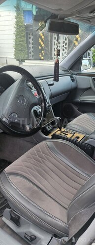 Mercedes E 220-3
