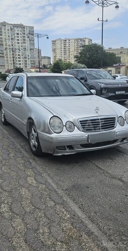 Mercedes E 220-1