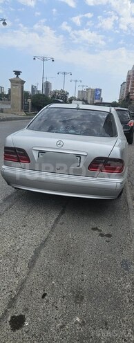 Mercedes E 220-2