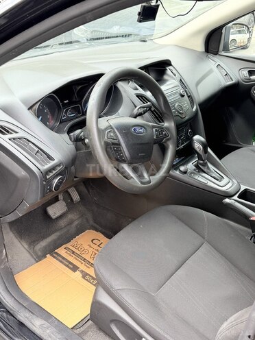 Ford Focus-7