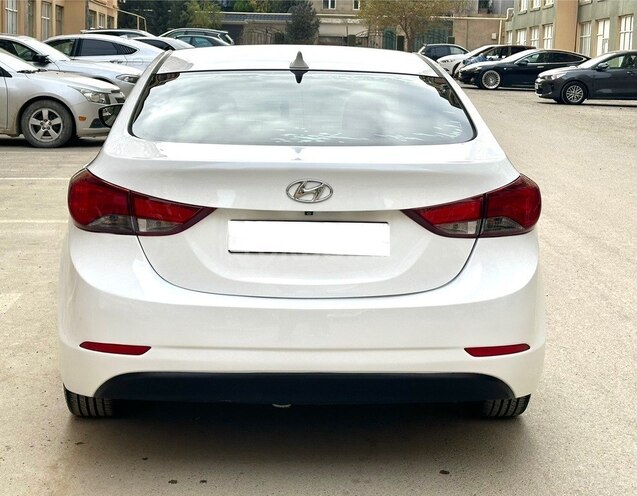 Hyundai Elantra-2