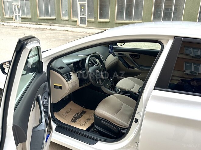 Hyundai Elantra-3