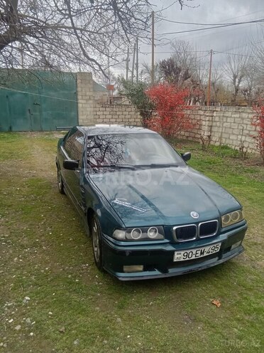 BMW 320-1