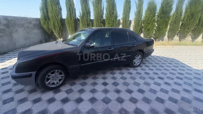 Mercedes E 200-2