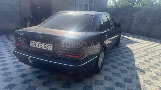Mercedes E 200-10