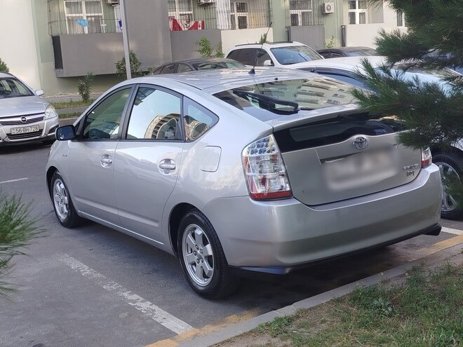 Toyota Prius-4