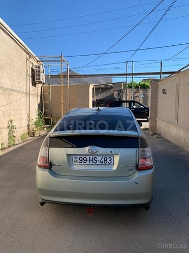 Toyota Prius-5