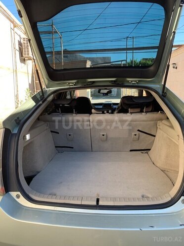 Toyota Prius-12