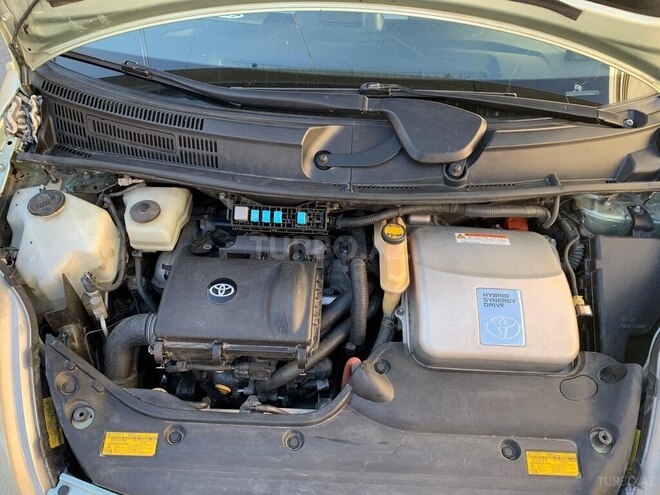 Toyota Prius-16