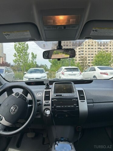 Toyota Prius-4