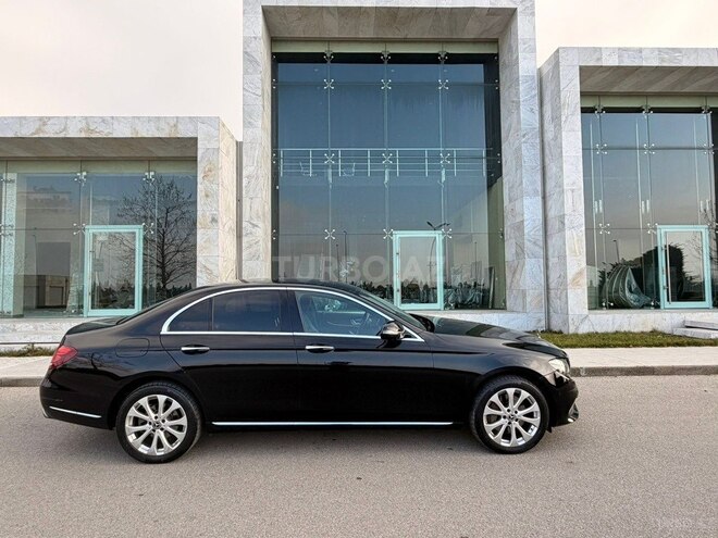 Mercedes E 300 4MATIC-11