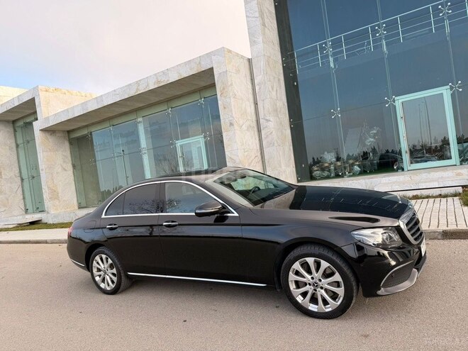 Mercedes E 300 4MATIC-10