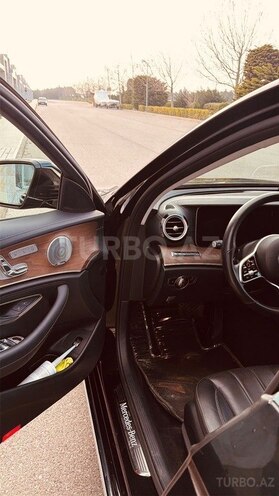 Mercedes E 300 4MATIC-3
