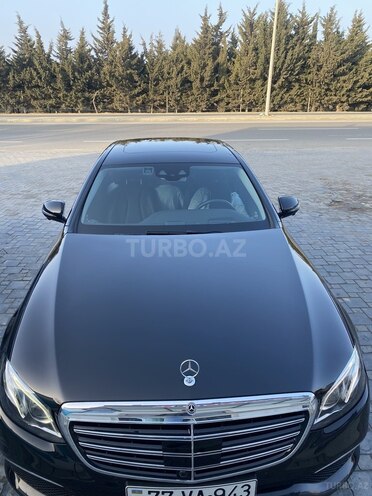 Mercedes E 300 4MATIC-9