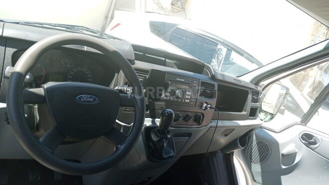 Ford Transit-6