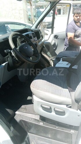 Ford Transit-8