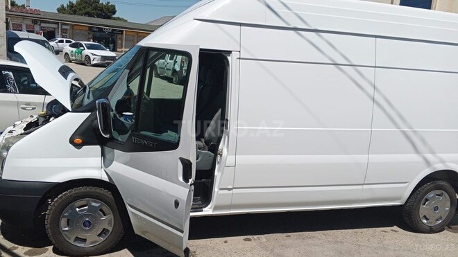 Ford Transit-5