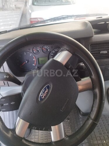 Ford Transit-6