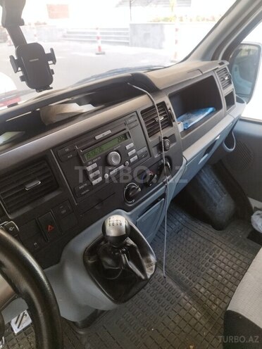 Ford Transit-5