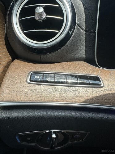 Mercedes E 300-5